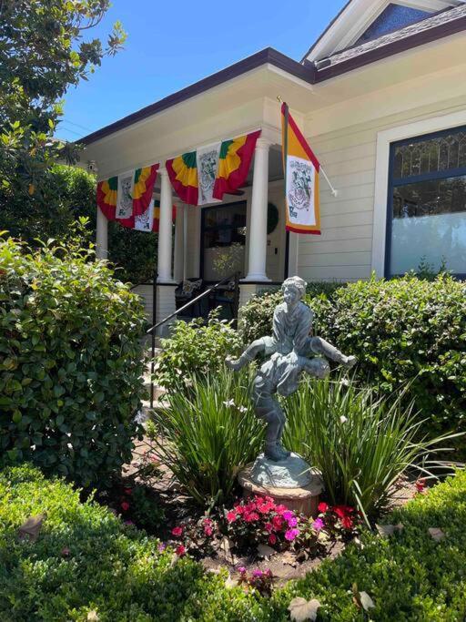 Upscale Downtown Home Walk To Beach Shops Bars 2 Santa Barbara Eksteriør bilde